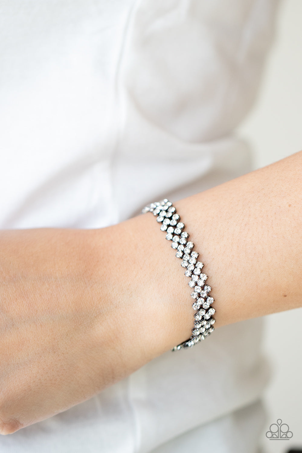Chicly Candescent - Black*